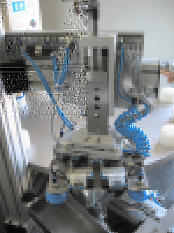 Vollautomatische Fassverschlußkappen Druckanlage – Bild 12