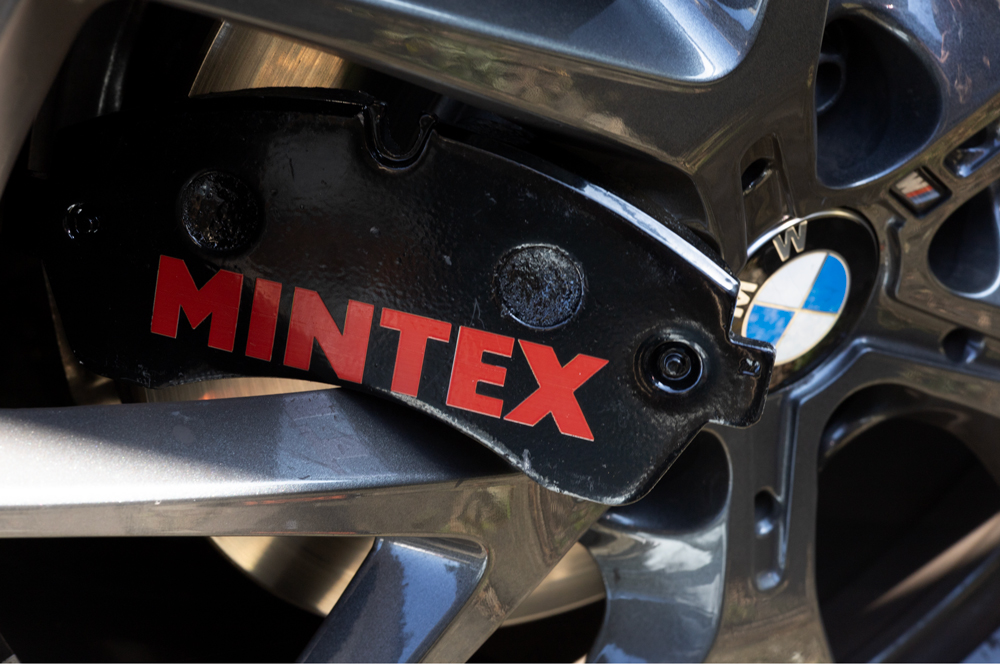 Bedrucken von Bremskomponenten mit Inline-Direktdruck von Bergstein