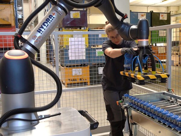 Einfaches Wechseln des Greifers am Hydra Cobot Palettierer